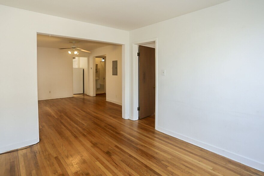 Building Photo - 1507 W Barry Ave