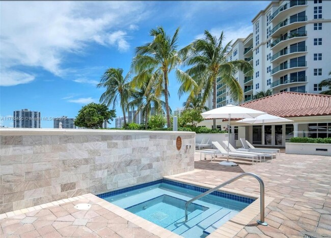 Building Photo - 20000 E Country Club Dr
