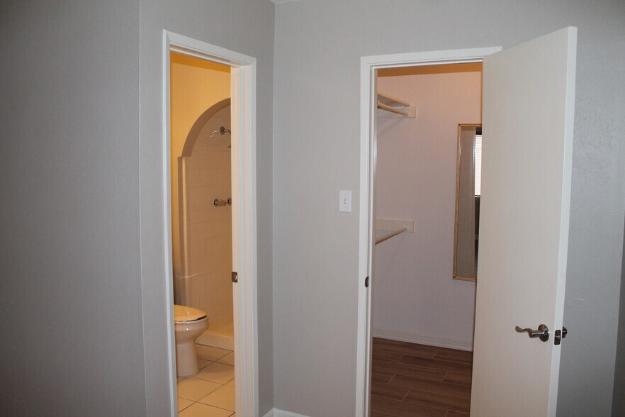 Building Photo - 4208 Arbor Dr