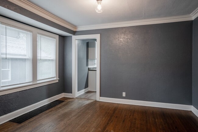 Building Photo - 2bd/1ba Bungalow!!
