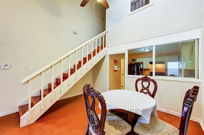 Building Photo - 13020 Leader St