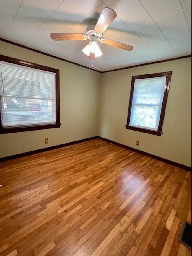 Building Photo - West Asheville Rental