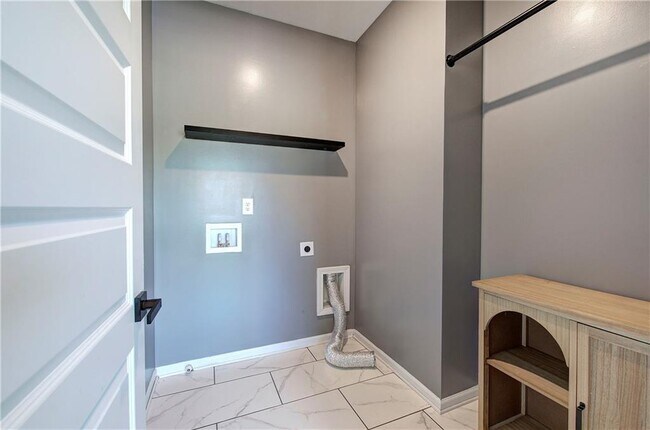 Building Photo - 10 Eagle Dr