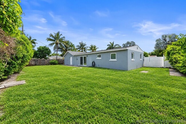 Building Photo - 2071 W Carol Cir