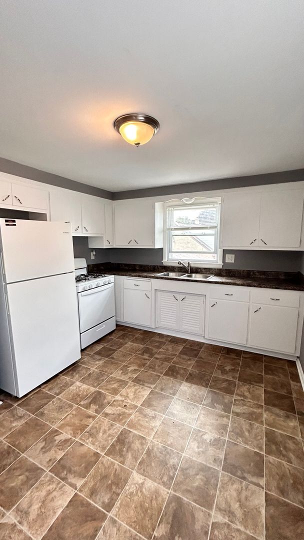 Building Photo - 5747 N 93rd St