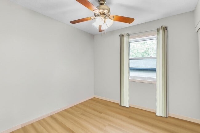 Building Photo - NEW LISTING!!!!!