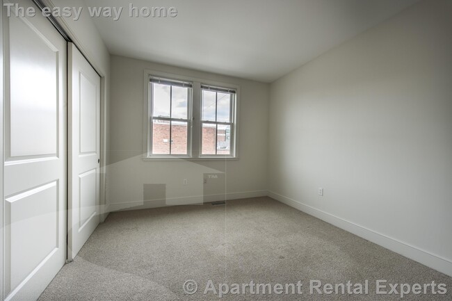 Building Photo - 110 Second St Unit #PH12