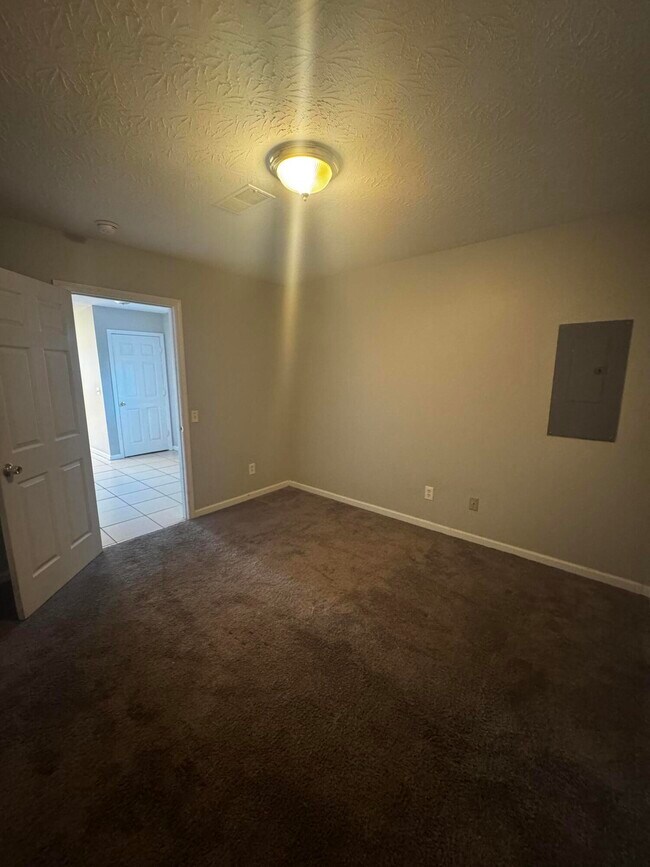 Building Photo - 230 Mousas Way