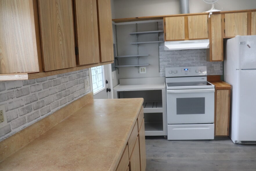 Kitchen - 318 107th St SW