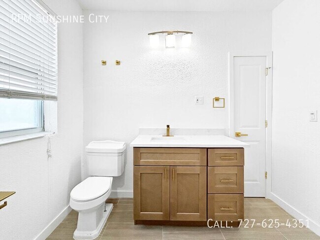 Building Photo - 701 S 26th St