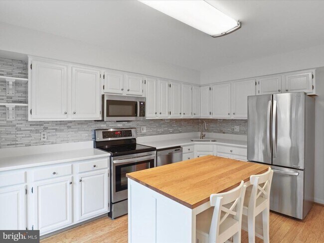 Building Photo - 11645 Newbridge Ct