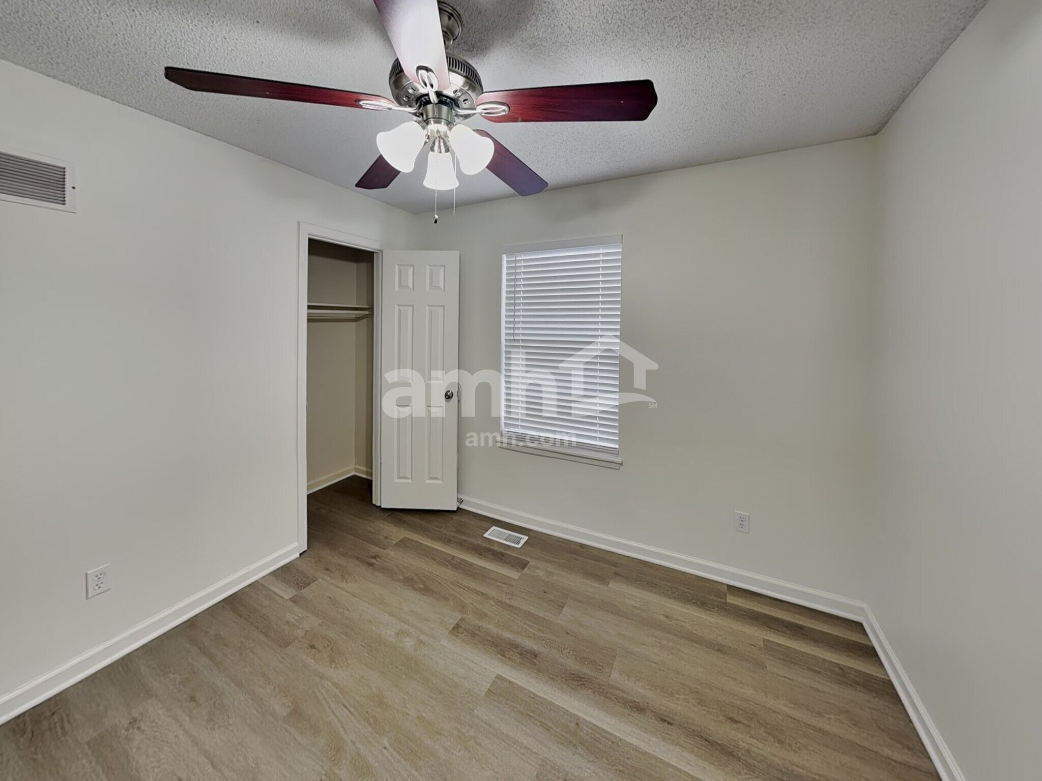 Building Photo - 11202 N Lewis Ave