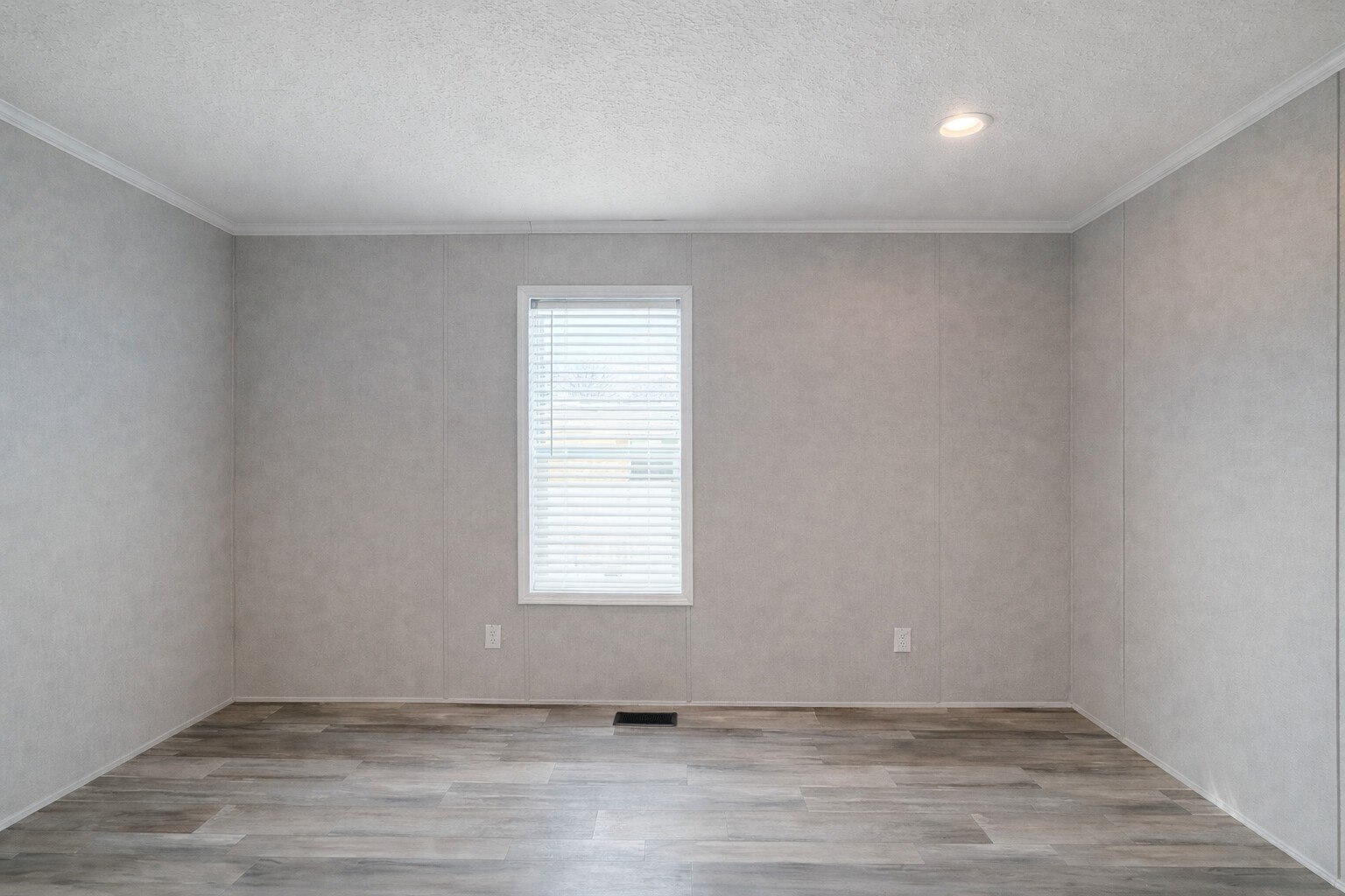 Building Photo - 29805 Jamestown Dr