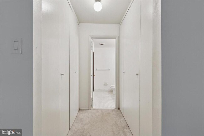 Building Photo - 118 Drummers Ln