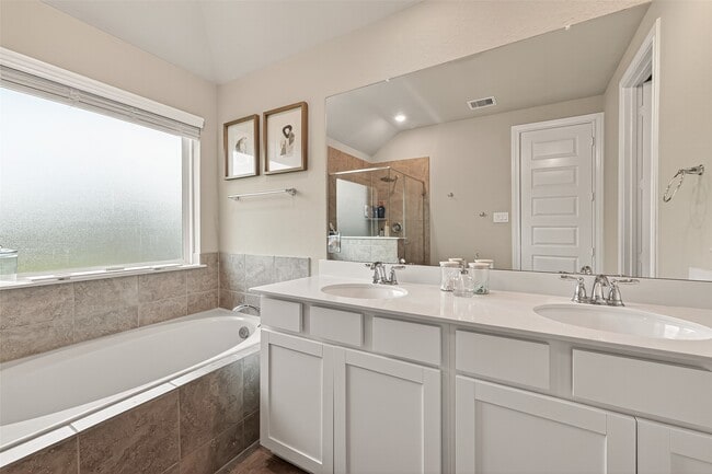 Building Photo - 20223 Sagebrush Hollow Dr