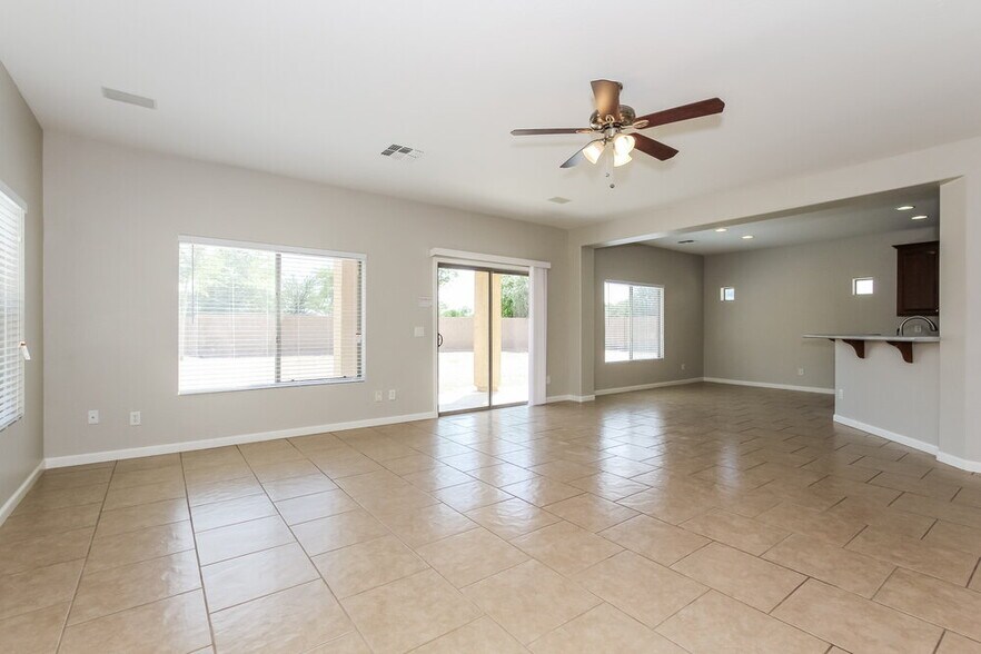 Building Photo - 13875 W Mauna Loa Ln