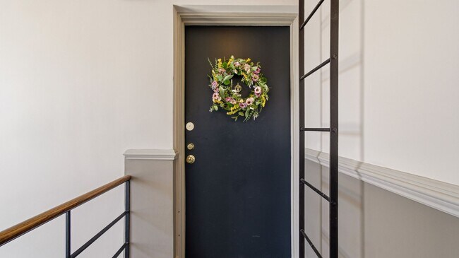 Building Photo - Top Floor Ordway Gardens One Bedroom-Fully Furnished, One Parking Space, & More!