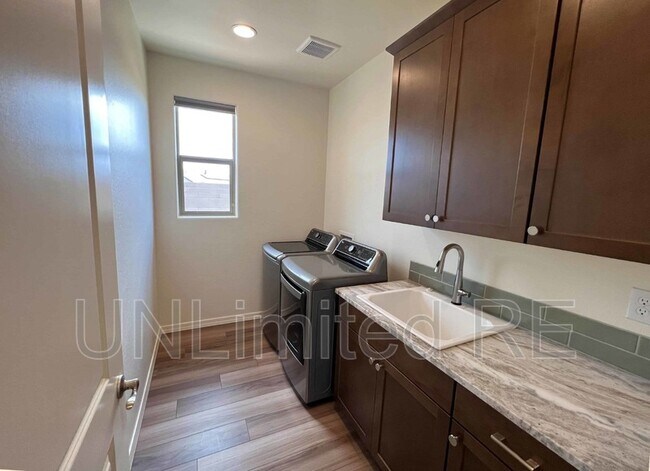 Building Photo - 7761 E Annabel Way