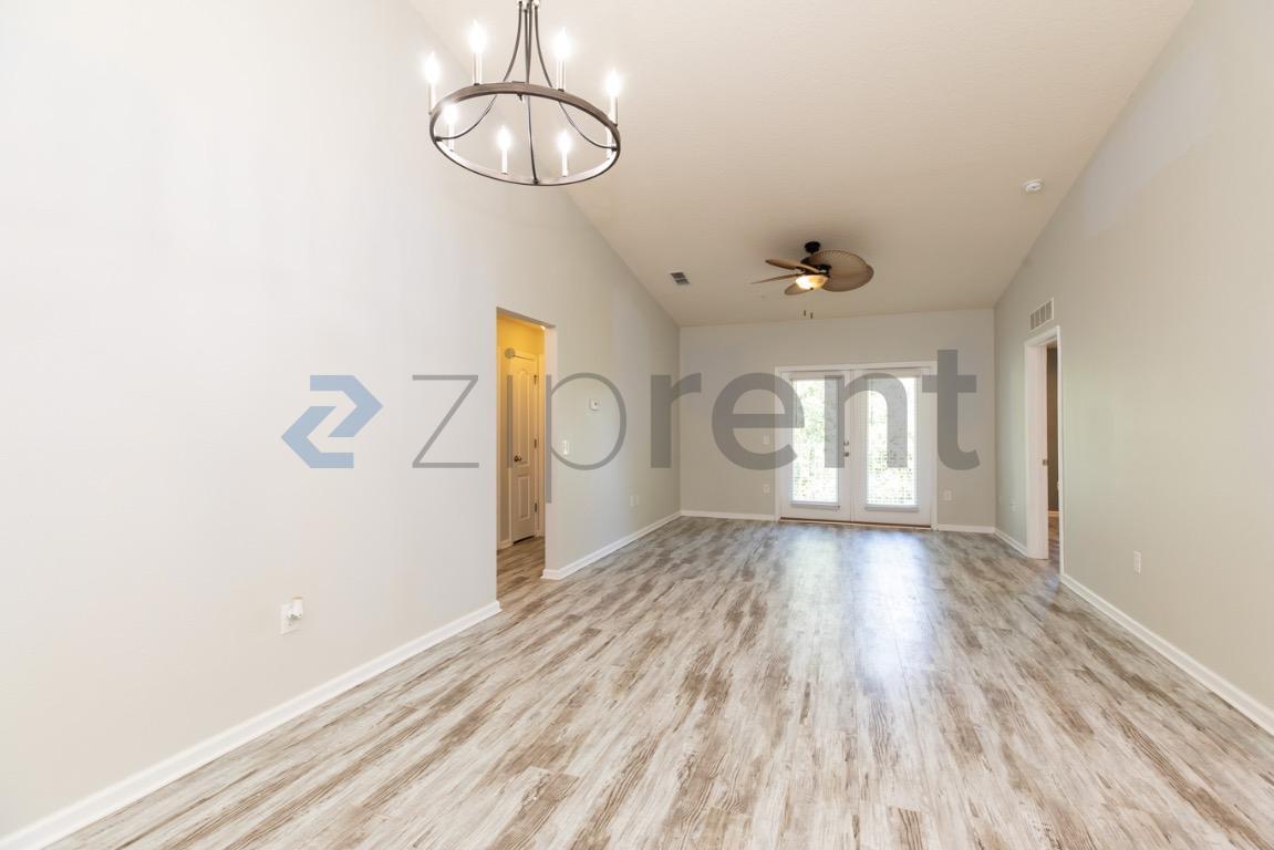 Building Photo - Unit 112