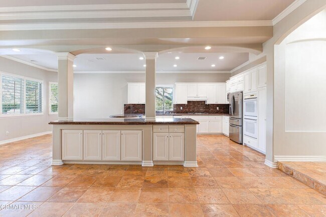 Building Photo - 750 Huntsdale Ct