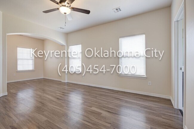 Building Photo - Stunning 5BD, 2 1/2 BTH Home Seconds away from John Kilpatrick Turnpike in YUKON!