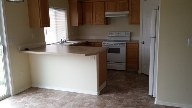 Building Photo - Meridian, 4 bedroom,2.5 Bathroom, 2 car garage, 1546 Sqft, Destiny Cove Sub.,