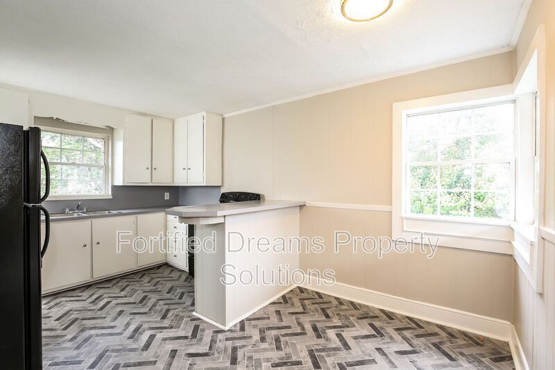 Building Photo - 805 W Twenty-Fifth St