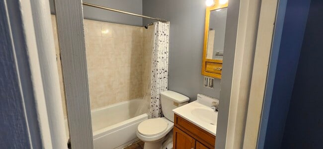 Building Photo - 1309 Kingsbury Dr