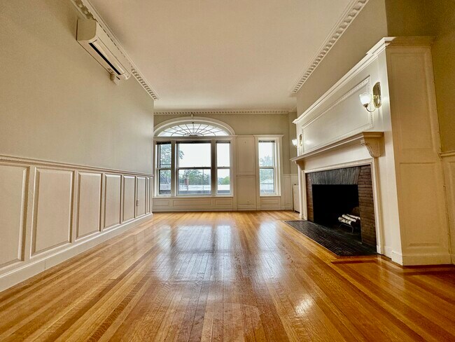 Building Photo - 472 Beacon St