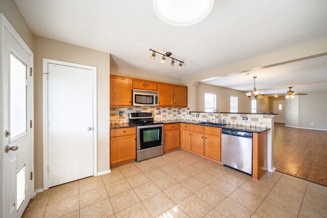 Building Photo - 8438 Silver Willow