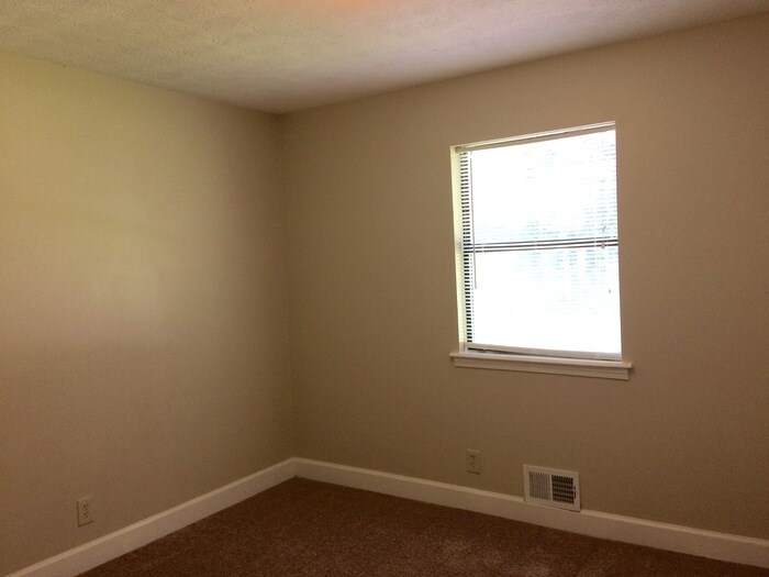 Building Photo - 846 Raintree Way SE