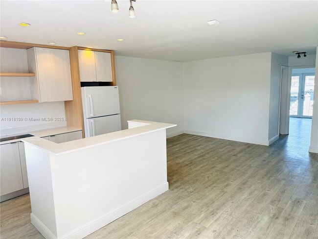 Primary Photo - 2185 NE 123rd St