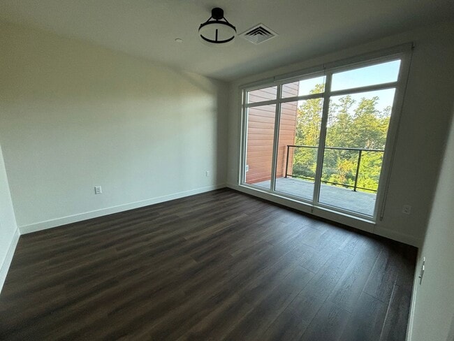 Building Photo - Spacious 1-Bed, 2-Bath + Den with Lake Vie...