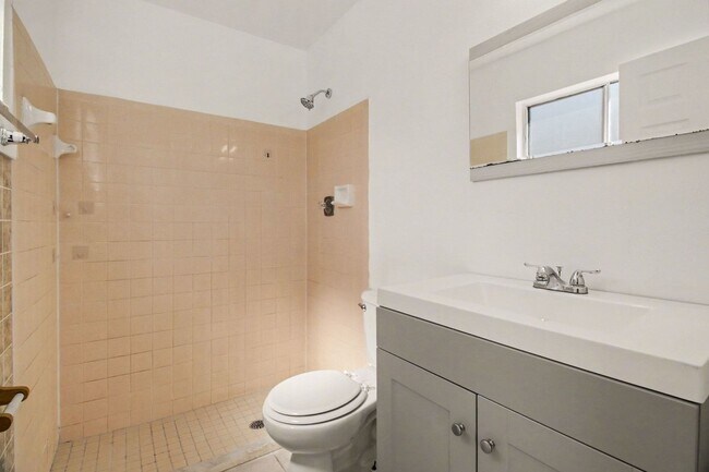 Building Photo - 1230 Port Malabar Blvd NE