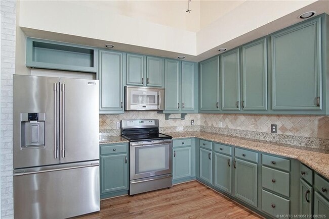 Building Photo - 1687 SW Harbour Isles Cir
