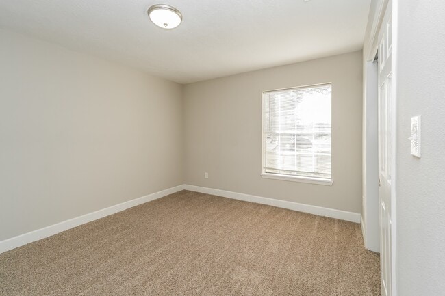 Building Photo - 5100 Goose Creek Dr