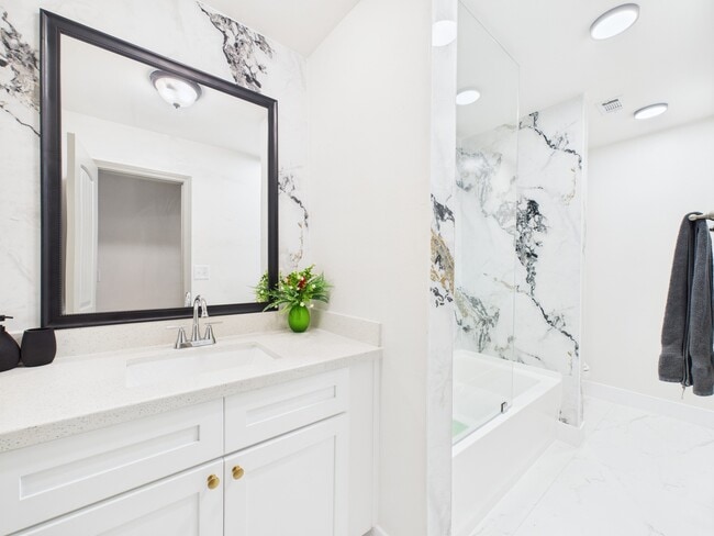 Building Photo - 7836 Bateman Ln