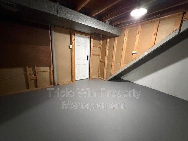 Building Photo - 2245 Lindsay Ln