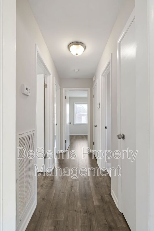 Building Photo - 802 Ramsey St