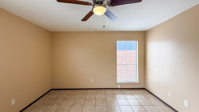 Building Photo - 13480 S Thorntree Dr