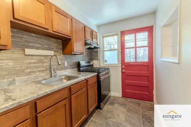 Building Photo - 751 Yale Ave