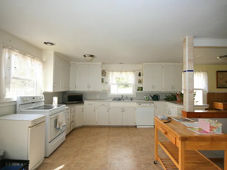 Building Photo - 734 Powell Creek Rd