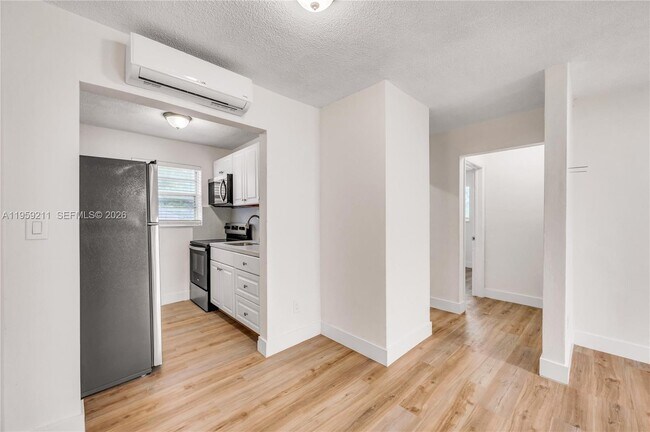 Building Photo - 668 NW 31st St