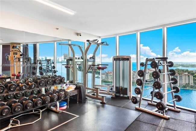 Building Photo - 300 South Pointe Dr