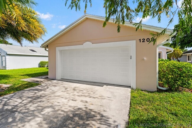 Building Photo - 1209 Pine Sage Cir