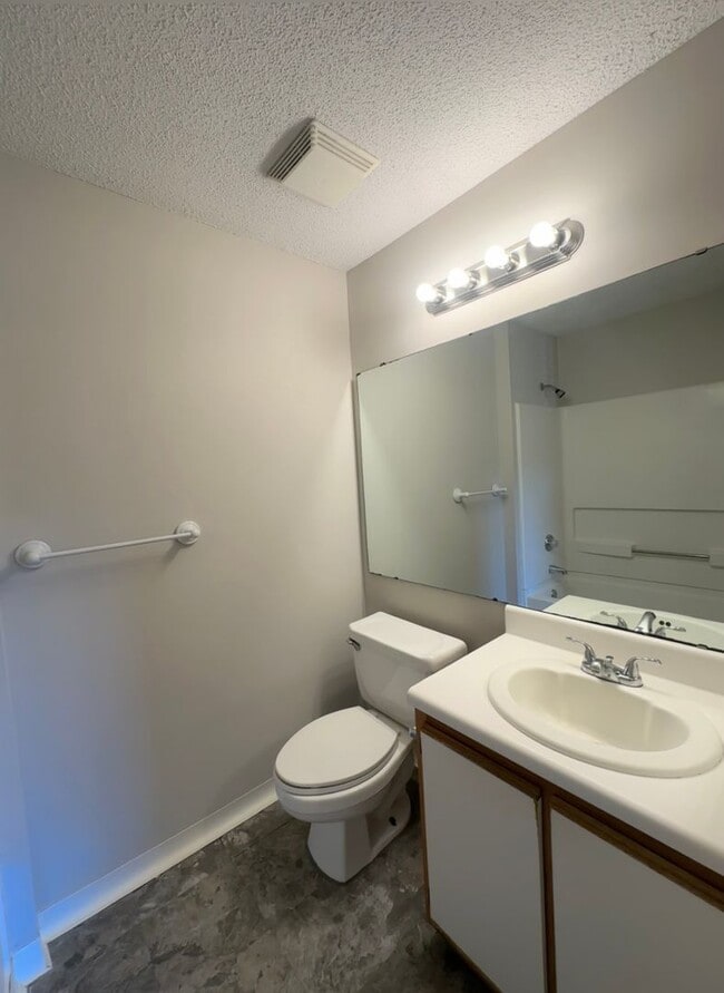 Building Photo - 1 Private Bedroom + Bathroom in Shared Con...
