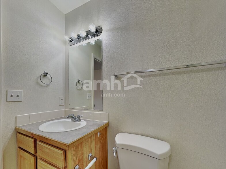 Building Photo - 3008 Woodbridge St