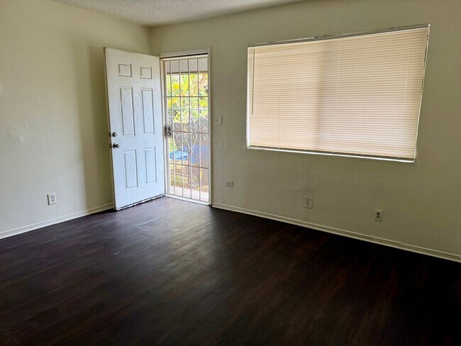 Building Photo - 489 S Backer Ave