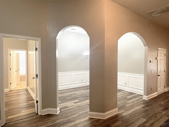 Building Photo - 760 Ivy Brook Way