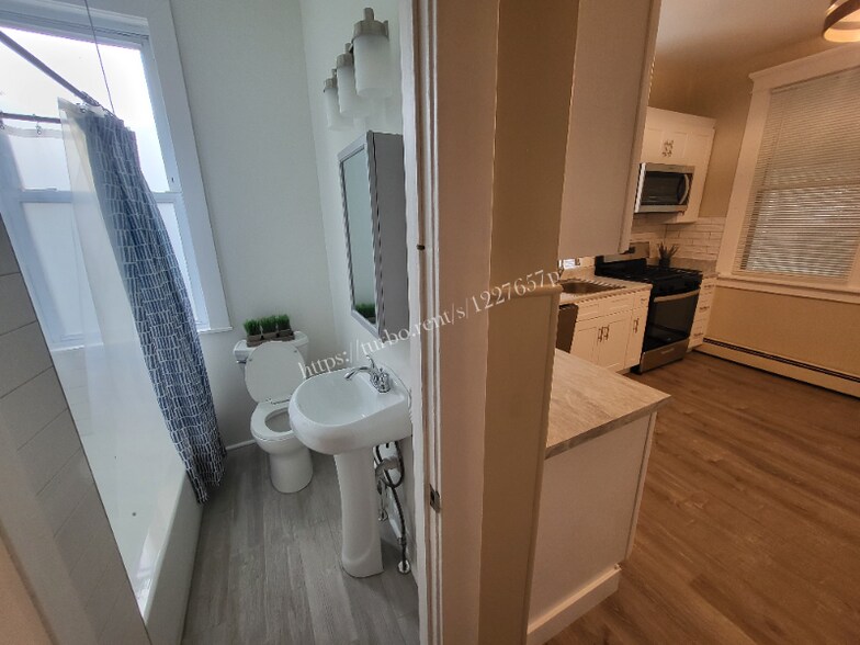 Building Photo - 254 Woodbridge Ave